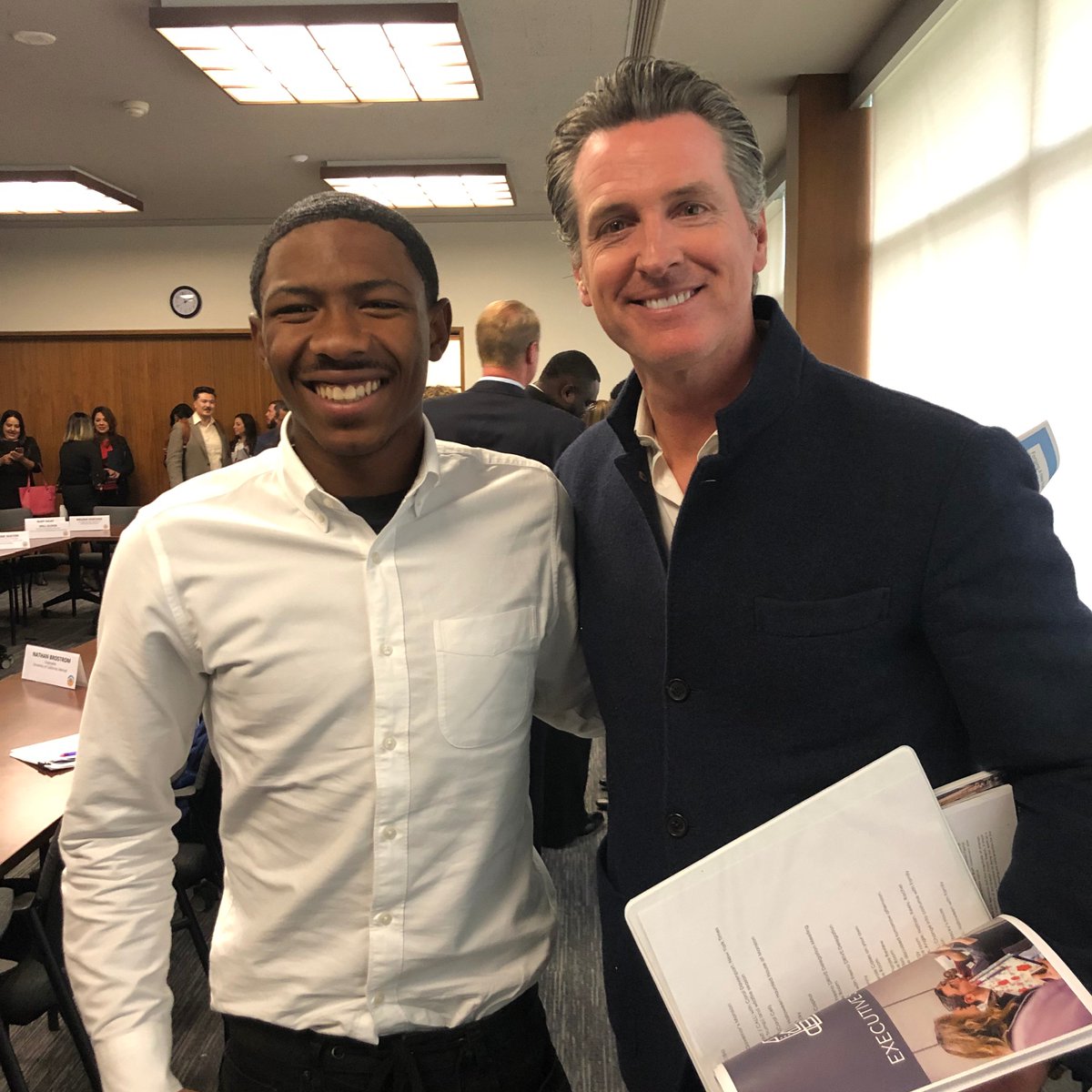 ylinstitute's tweet photo. Kieshaun White from @CelblockSA gives Governor @GavinNewsom a sneak peek of what he'll be discussing at next week's Economic Summit.
@CAeconomy 

#YouthVoice IS #YouthPower!
#IAmALeader https://t.co/DPfFL9GjG5
