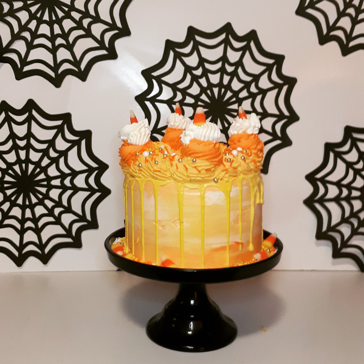 wendywomyncakes's tweet photo. #HappyHalloween2019 #happycandycornday https://t.co/mEYD9rplik