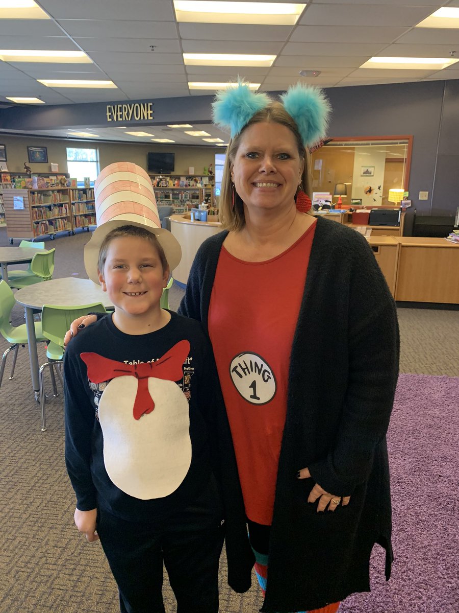 SVE_Library's tweet image. Dress like your favorite book character day for @redribbonweek @svelsr7 #jagsquad #madeinr7