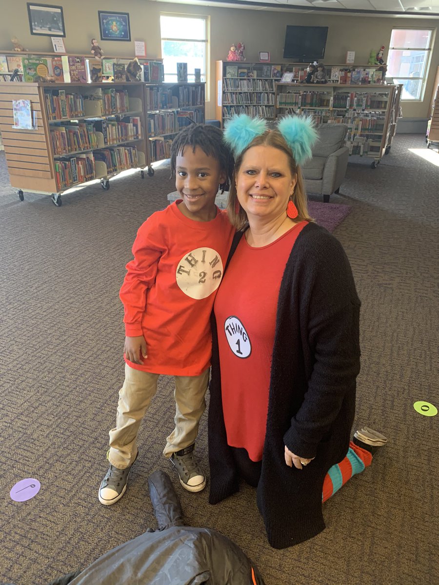 SVE_Library's tweet image. Dress like your favorite book character day for @redribbonweek @svelsr7 #jagsquad #madeinr7