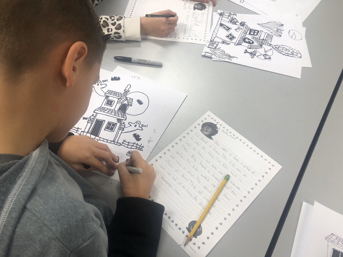 MsRobynsClass's tweet photo. I survived #Halloween ! We graphed spooky pics, wrote stories for our haunted houses, and did Halloween STEM activities. They were great! #AIALobos https://t.co/EtpCCWAOxj