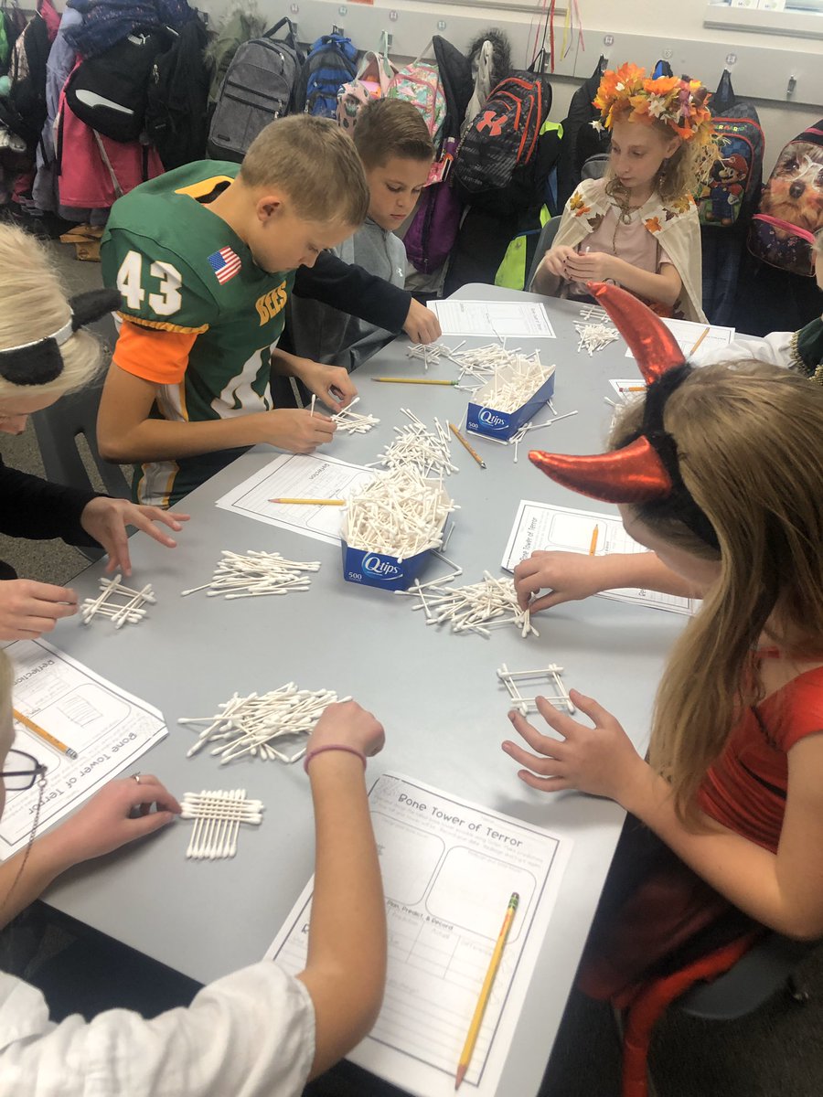 MsRobynsClass's tweet photo. I survived #Halloween ! We graphed spooky pics, wrote stories for our haunted houses, and did Halloween STEM activities. They were great! #AIALobos https://t.co/EtpCCWAOxj