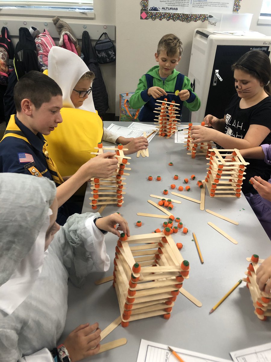 MsRobynsClass's tweet photo. I survived #Halloween ! We graphed spooky pics, wrote stories for our haunted houses, and did Halloween STEM activities. They were great! #AIALobos https://t.co/EtpCCWAOxj