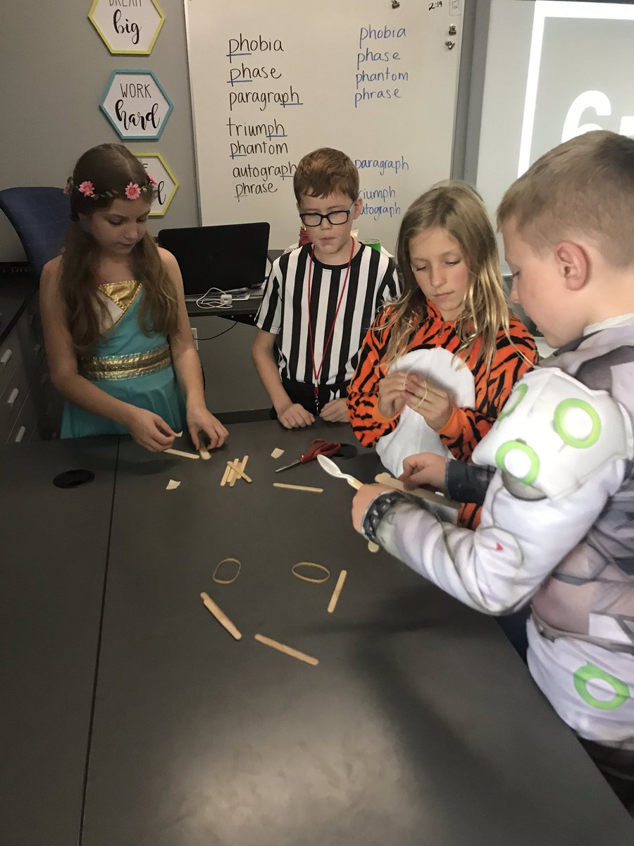 MrsLonien's tweet photo. Happy Halloween from 4th Avenue! #whereswaldo #halloweenstem #dinostitches https://t.co/c3rM7ghfQN