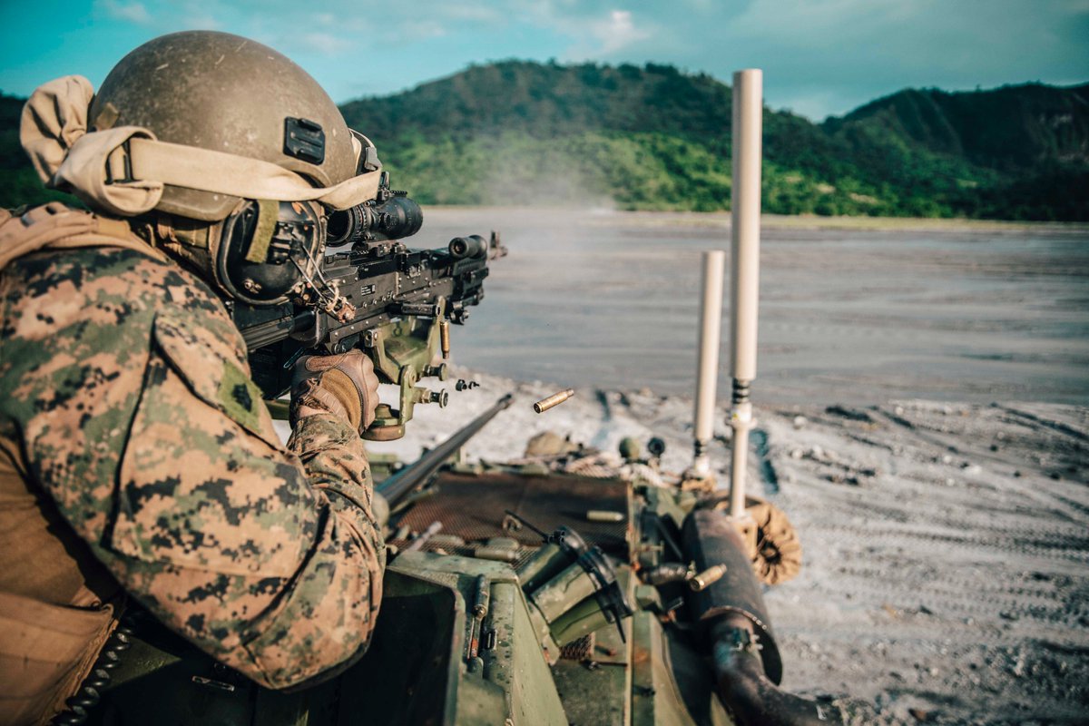 11thmeu's tweet photo. SEND IT down range

#Marines with @11thMEU conduct a live-fire range in the Philippines in support of exercise #KAMANDAG 3. #USMC #KAMANDAG3 #KMD3 #FriendsPartnersAllies

@DeptofDefense https://t.co/xcowM1OQI5