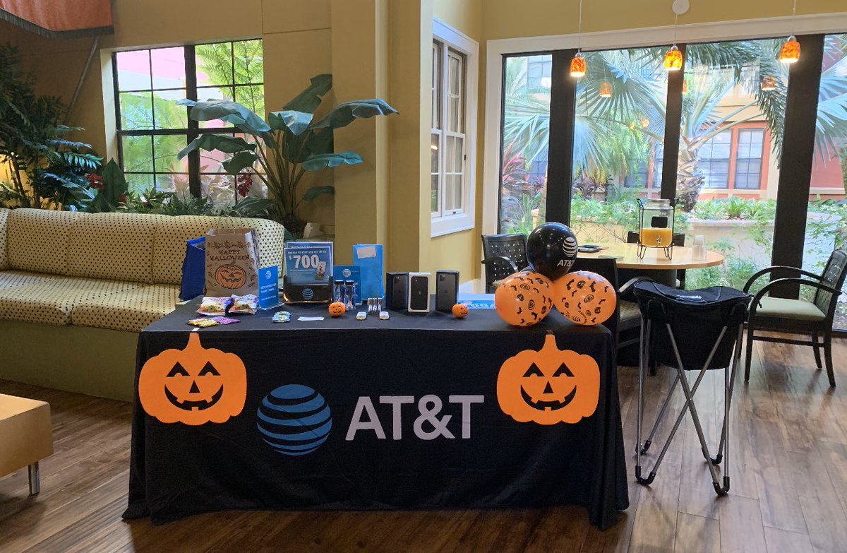 ErickaArroyo11's tweet photo. @ATT #halloweencostume #halloweenevent #event #residentappreciation #ARPartners #BetterTogether #WeMadeIt https://t.co/NKXf0ZdvoK