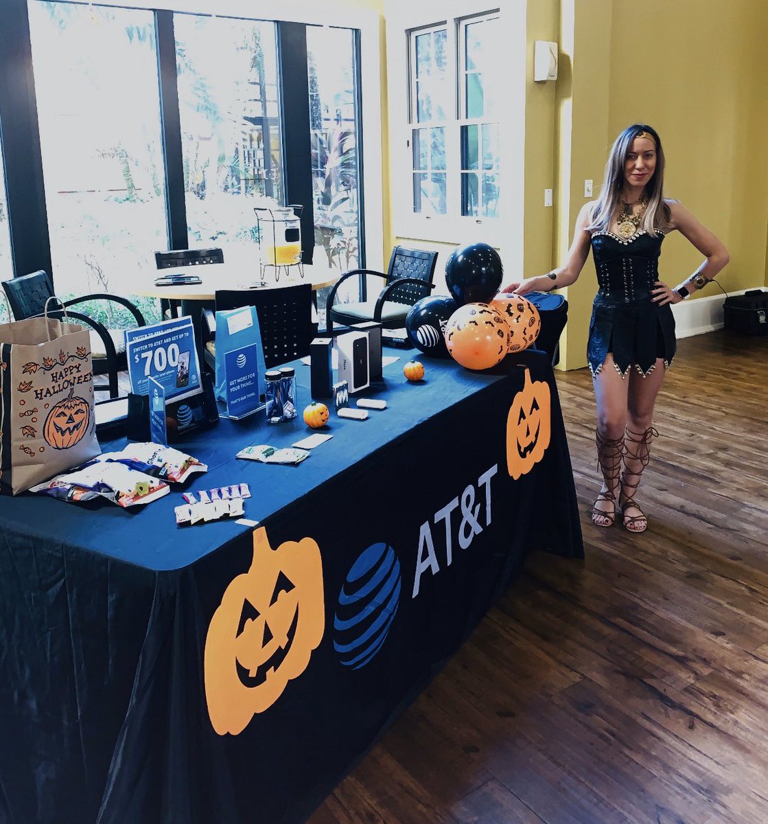 ErickaArroyo11's tweet photo. @ATT #halloweencostume #halloweenevent #event #residentappreciation #ARPartners #BetterTogether #WeMadeIt https://t.co/NKXf0ZdvoK