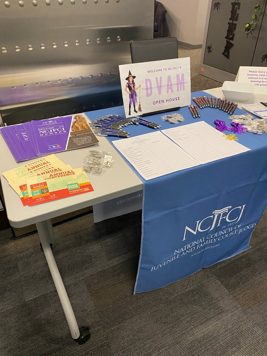 NCJFCJ's tweet image. Last night, #NCJFCJ hosted an open house in honor of #DomesticViolence Awareness Month to share resources &amp;amp; information w/fellow community leaders involved in family &amp;amp; domestic violence cases &amp;amp; w/survivors including DV advocacy groups, law enforcement, judges &amp;amp; more. #DVAM2019