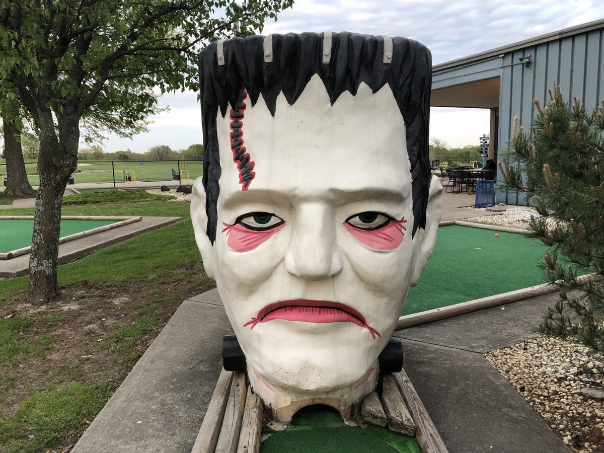 CouplePutts's tweet photo. Topping off our #puttober fun w/ a new review of Smiley's Mini Haunts in Lenexa, KS. Halloween themed characters &amp; tough putting make this spooky fun w/ friends. Review at https://t.co/ylZPOJIjQT Have a ghoulishly good evening everyone! #minigolf #minigolfreviews #miniaturegolf https://t.co/f0w4MKEgir