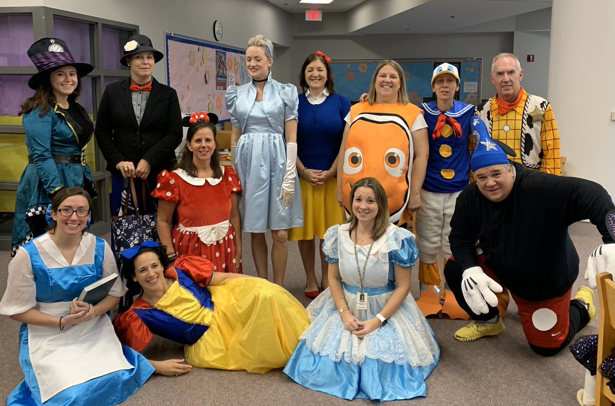 mrsguerrininms's tweet photo. Happy Halloween from the 7th grade! #7procks https://t.co/C7yca5rtYi