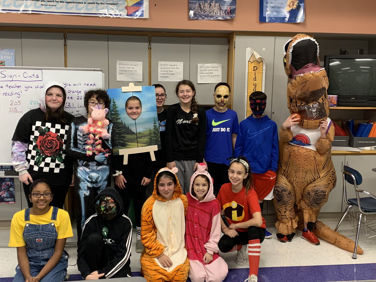 mrsguerrininms's tweet photo. Happy Halloween from the 7th grade! #7procks https://t.co/C7yca5rtYi