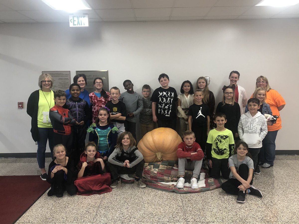 RdgDen's tweet photo. Saying “Boo to drugs’” and “Yes to reading!” #BHESbettertogether https://t.co/T9kwUg8KDj