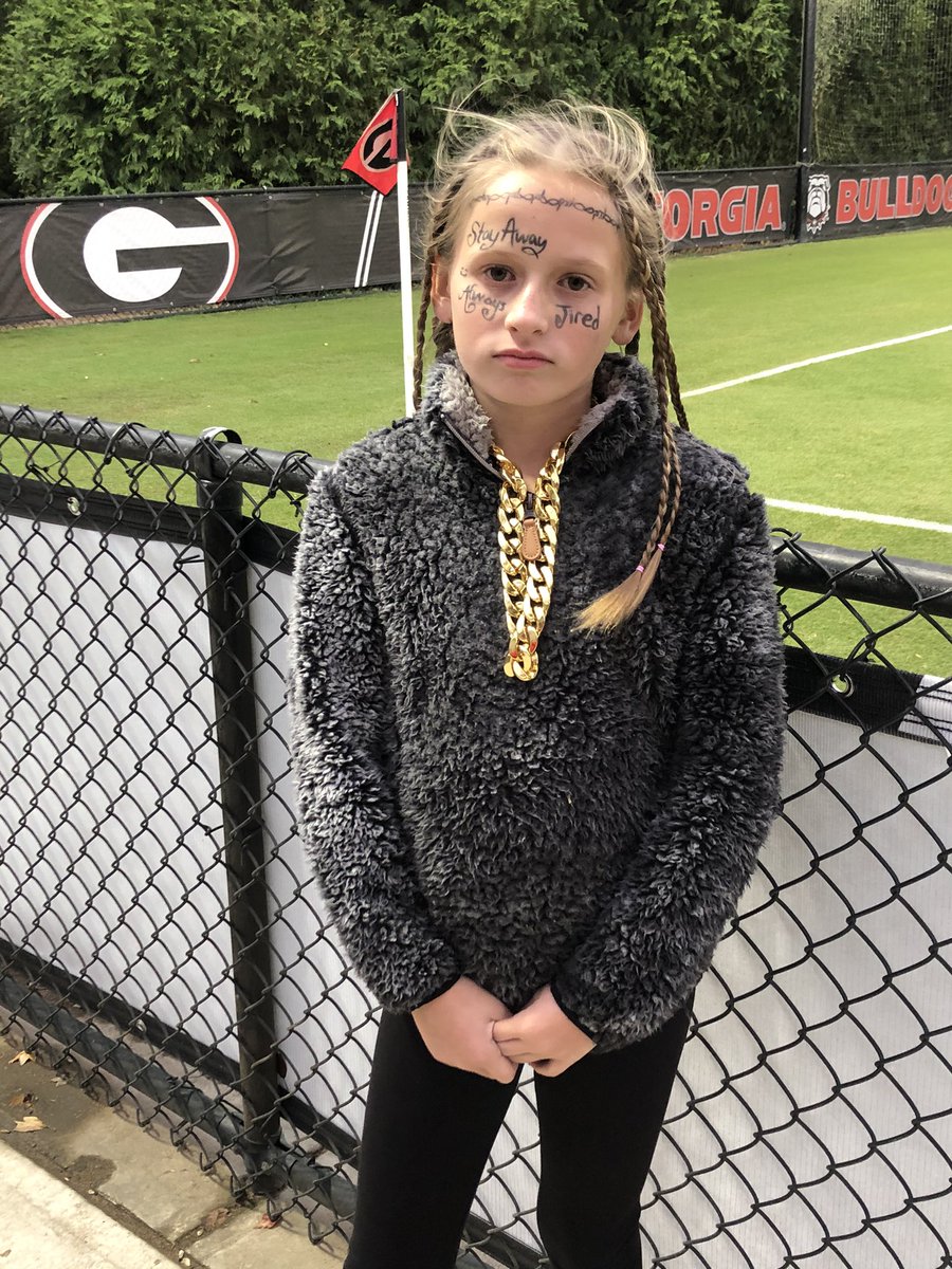 CassieRuis's tweet photo. 🎃Trick or Treating with the Dawgs!🎃 The first GA/ FL game! Got @MollieBelisle the soccer player and @PostMalone with us! 😳🤪 https://t.co/QTgR8IVxSS