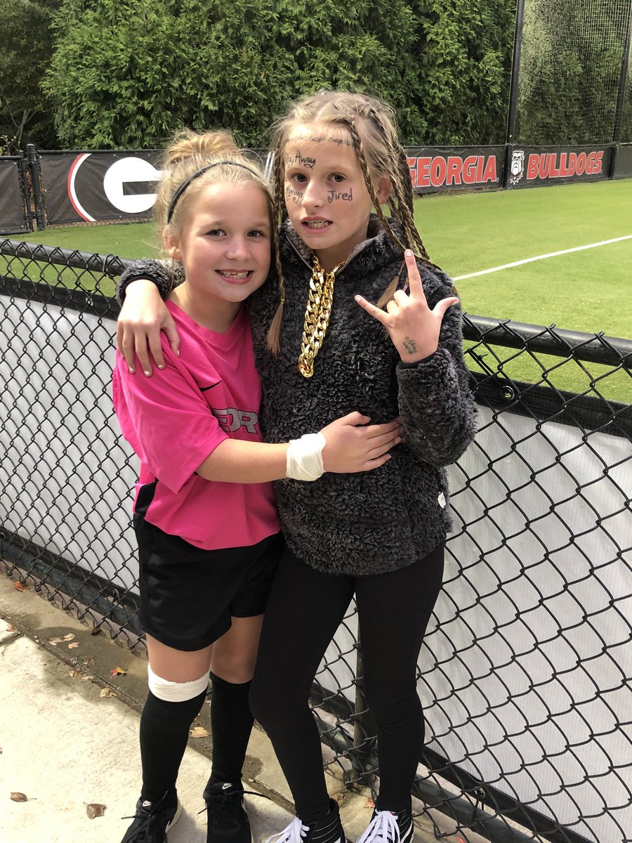 CassieRuis's tweet photo. 🎃Trick or Treating with the Dawgs!🎃 The first GA/ FL game! Got @MollieBelisle the soccer player and @PostMalone with us! 😳🤪 https://t.co/QTgR8IVxSS
