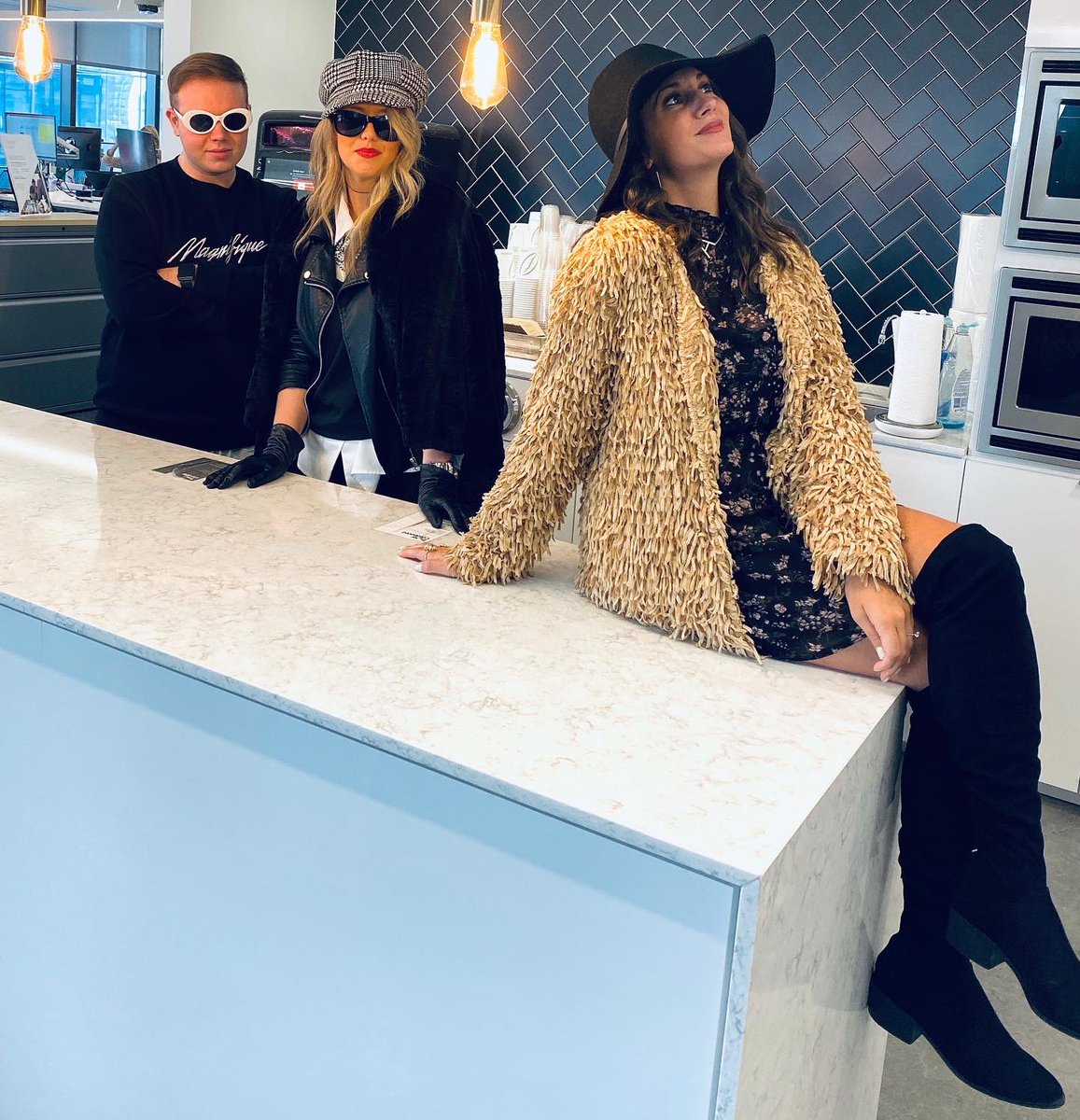 aliskor15's tweet image. David • Moira • Alexis • Johnny • Stevie • Twyla // @SchittsCreek #FoldInTheCheese #EwDavid @danjlevy @annefrances #HappyHalloween2019