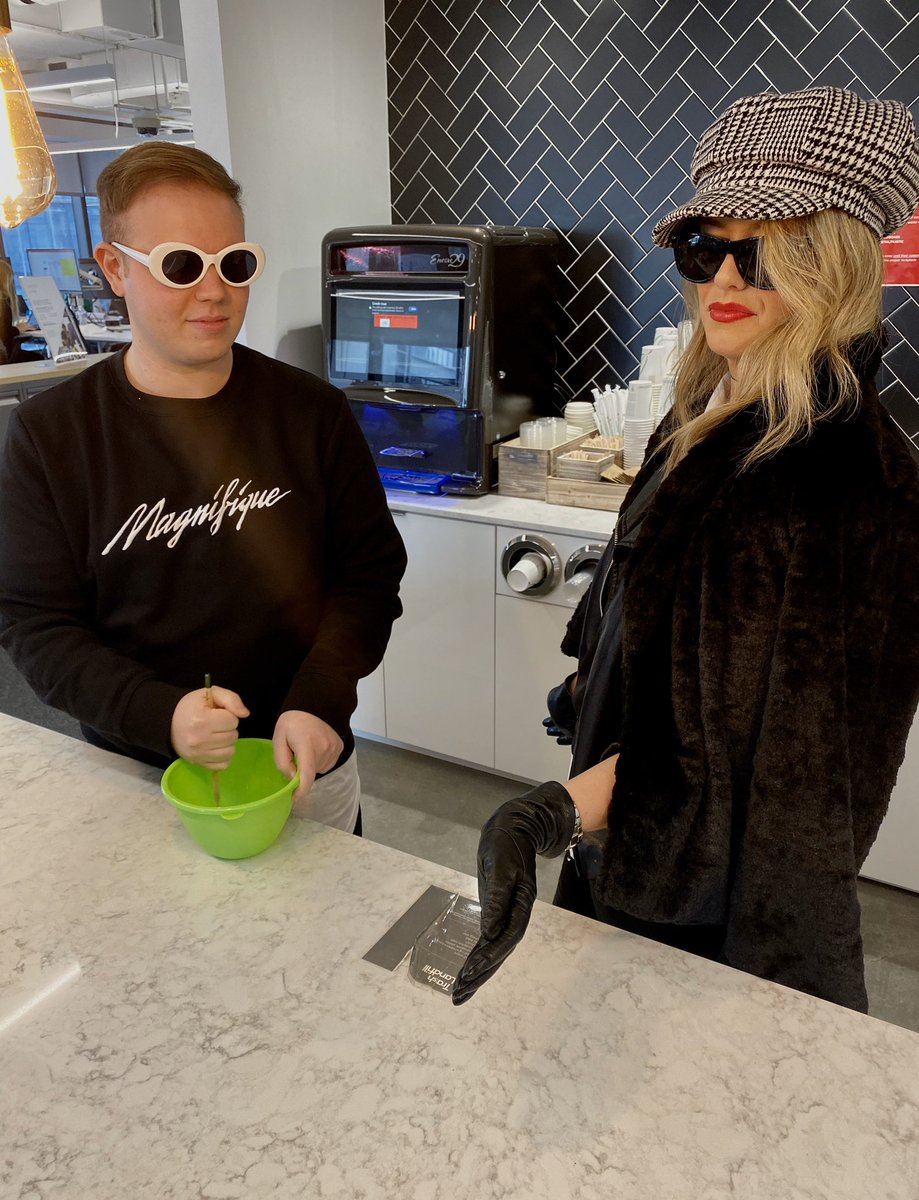 aliskor15's tweet image. David • Moira • Alexis • Johnny • Stevie • Twyla // @SchittsCreek #FoldInTheCheese #EwDavid @danjlevy @annefrances #HappyHalloween2019