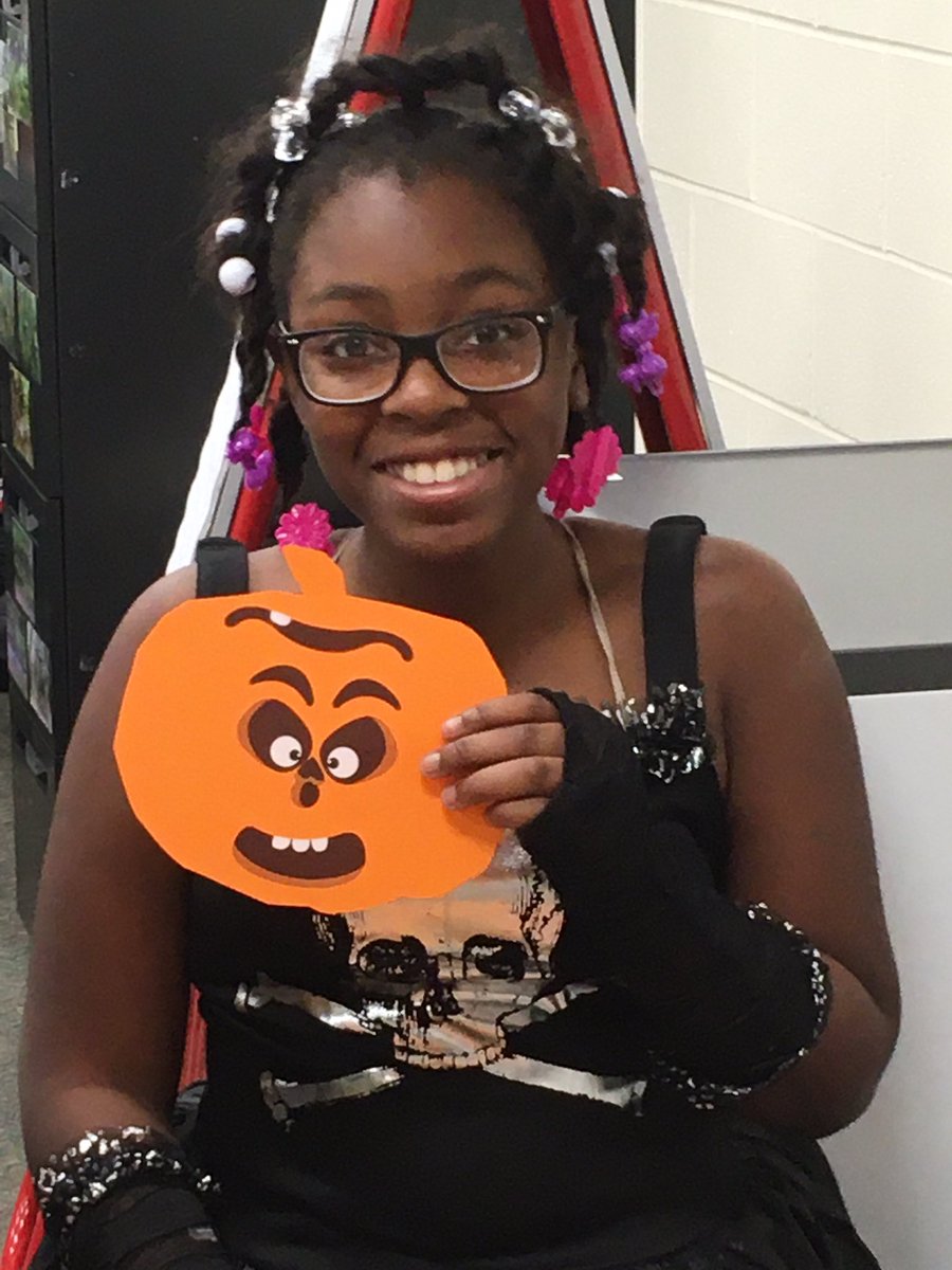 Smith5Cassidy's tweet photo. A few more from ourFall Party today! @Chelsea_Tigers #WeAreChelsea https://t.co/ryIKtOkAzX