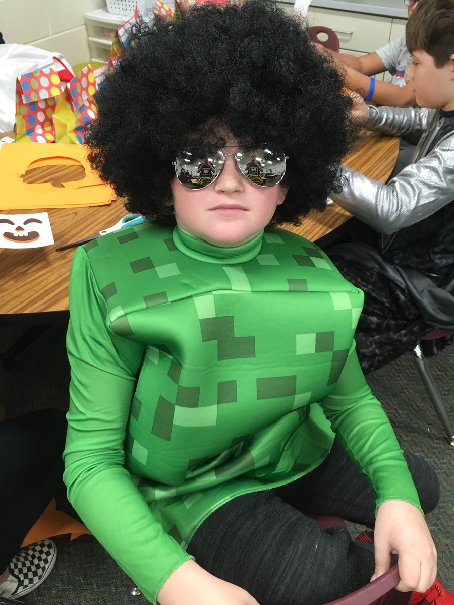 Smith5Cassidy's tweet photo. A few more from ourFall Party today! @Chelsea_Tigers #WeAreChelsea https://t.co/ryIKtOkAzX