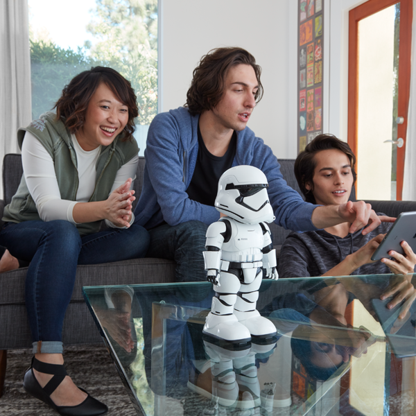 RobotsMexico's tweet photo. A pesar del difícil trabajo de ser un Soldado del Imperio Galáctico, un #Stormtrooper no debe olvidarse de sus seres queridos y pasar tiempo de calidad con ellos. 

Adquiere el tuyo en ➡ https://t.co/ufw3uTnhpB https://t.co/PFXqqzKV6i