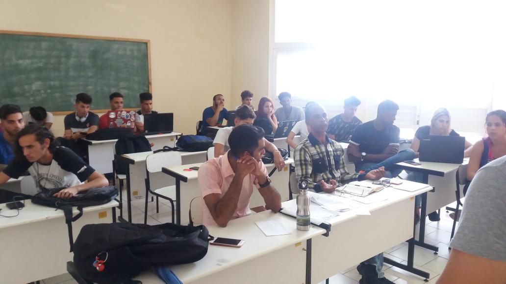 Nuestros Lobos defendieron hoy sus trabajos acerca de la Historia en su Forum, la <a href="/feu_uci/">FEU_UCI</a> cuesta arriba <a href="/FeuCuba/">FEU de Cuba</a> @ReinaEstradaUCI @LuisCarlosLM10 <a href="/hector_elider/">Héctor Elider</a> <a href="/leyrielzg/">Leyriel Zurita González</a>