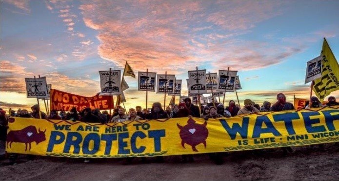 SaveOurILLand's tweet photo. Just 2 years ago, the Standing Rock Sioux, indigenous peoples from across the globe, and allies stood against the Dakota Access Pipeline. Non-violent resistance did not succeed, and Bakken crude now flows from North Dakota to Illinois. Pls retweet. #NODAPL #KeepItInTheGround https://t.co/mZXsOda4p5