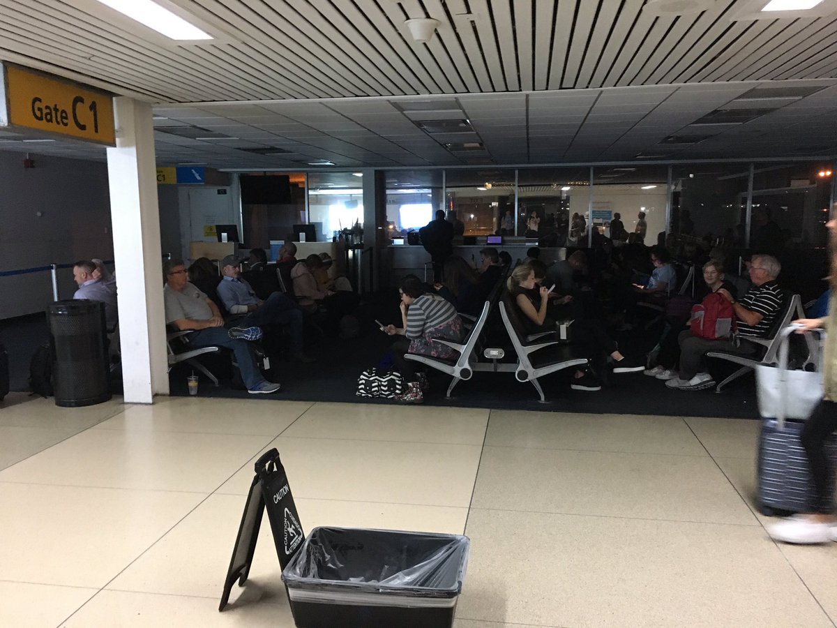 GoodDealNY's tweet photo. The @AmericanAir amenities are so eco-friendly @LGAairport they only use natural light for active gates &amp; free flowing water (from the ceiling). #HappyHalloween #MajorMetropolitanAirport https://t.co/U3wK2dAz0G