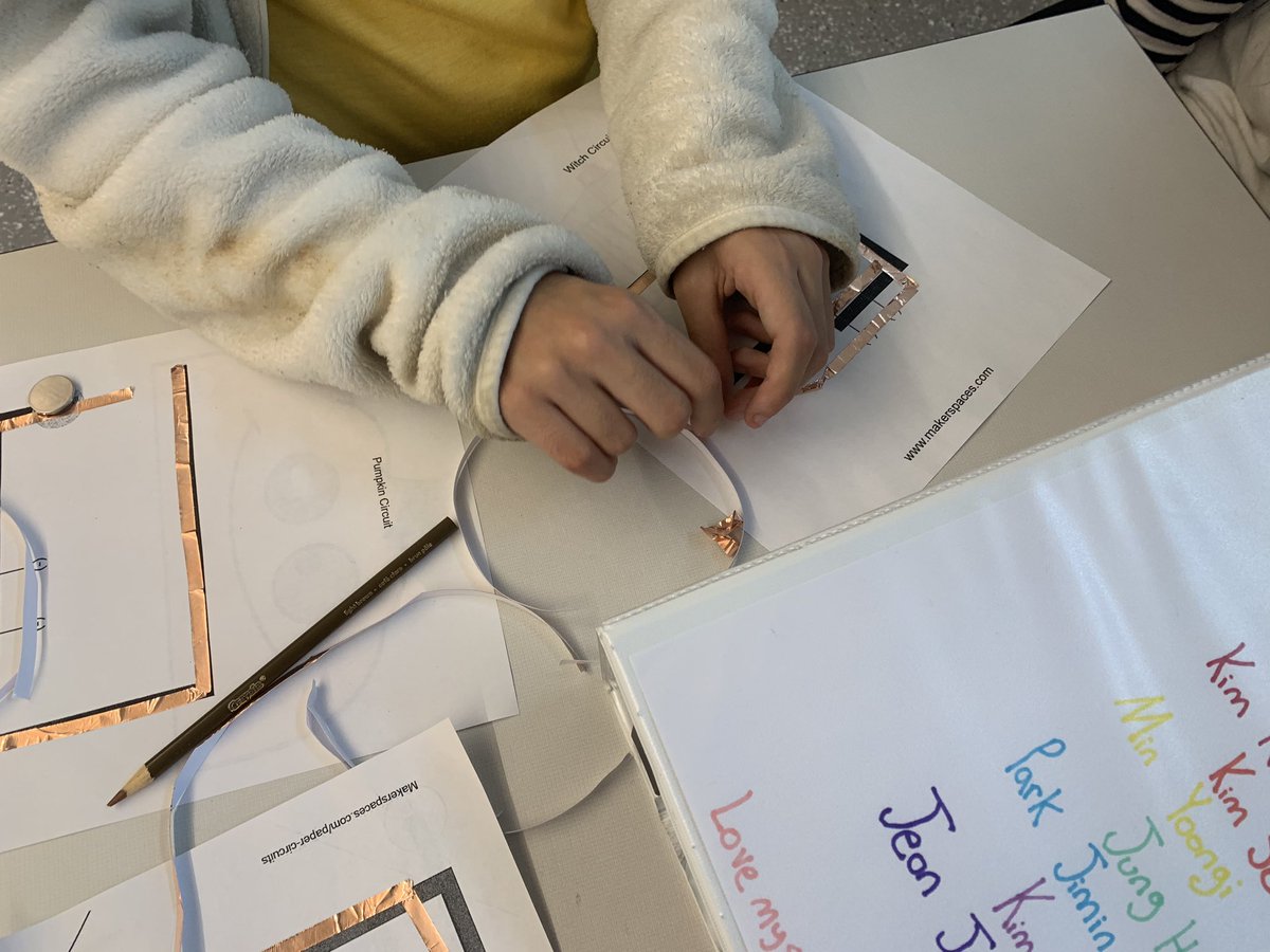 itsmeSKennedy's tweet photo. Awesome #halloween2019 @DHMiddleAPS with 6th Grade #TechEd! #papercircuits #lowtechstem #makerspaces #CTERocks @APS_CTAE https://t.co/SKuijjHQT7