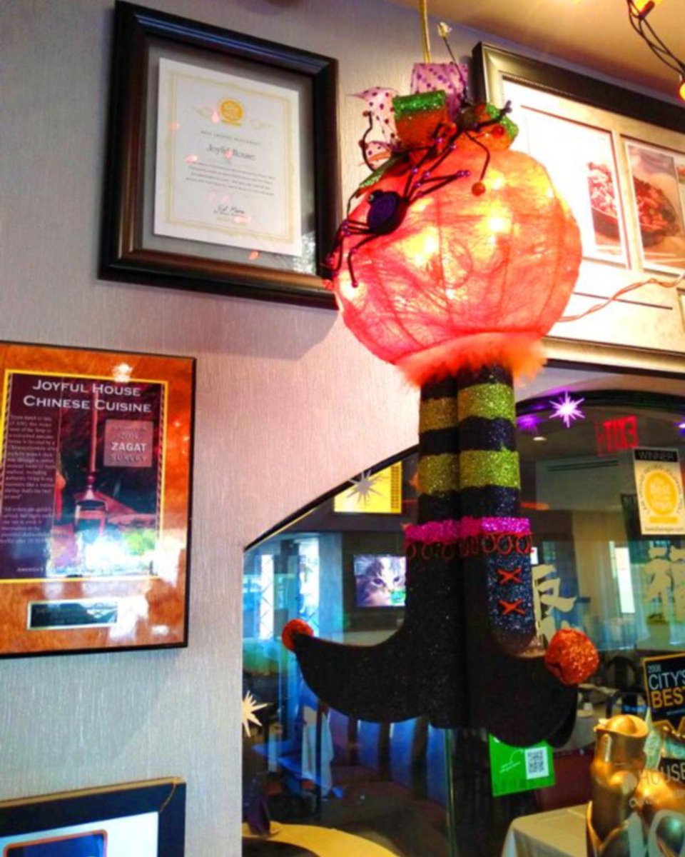 joyfullv's tweet image. Happy #Halloween! Stay warm and safe you spooky bunch! #TrickorTreat