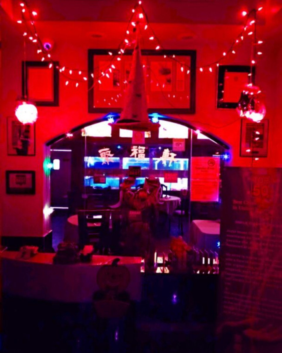 joyfullv's tweet image. Happy #Halloween! Stay warm and safe you spooky bunch! #TrickorTreat