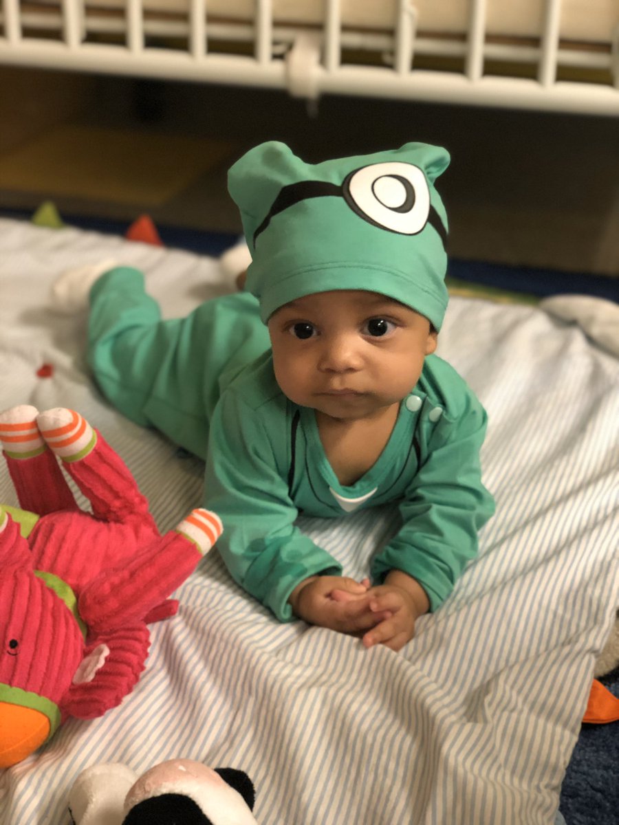 hnblovely's tweet photo. Paging 𝘿𝙧. 𝙈𝙞𝙩𝙘𝙝𝙚𝙡𝙡 👨🏽‍⚕️... You’re needed in the OR! 🏥 Trey’s 1st Halloween 🎃 is in the books! Dr. Mitchell was a hit at daycare today.
#youngthomas #fivemonthsold #halloween #halloween2019 #firsthalloween #costume #halloweencostume #doctor #drmitchell https://t.co/U0EnFaYlBu