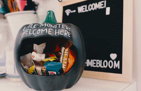 PaletteCo's tweet photo. Happy Halloween, friends! Here's hoping this spooky day is full of productivity and lots of candy 🍫🍬🍭 https://t.co/Y1B9Qw7WpN