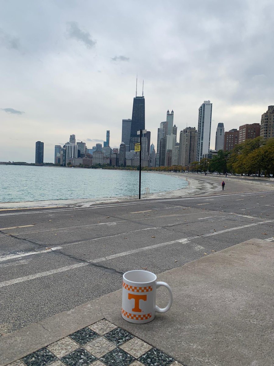 OtherMissingMug's tweet photo. #ThrowbackThursday to that one time @bfbowers thought I wouldn’t get away... #wheresmymug #chicago https://t.co/CzXiOZNz9z