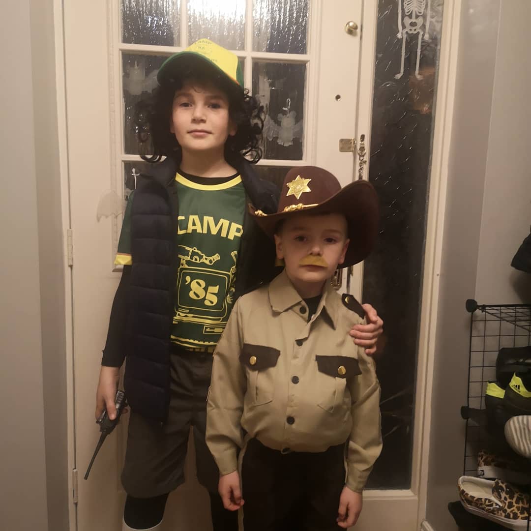 adelejags's tweet image. Dustin and Hopper ready to trick or treat