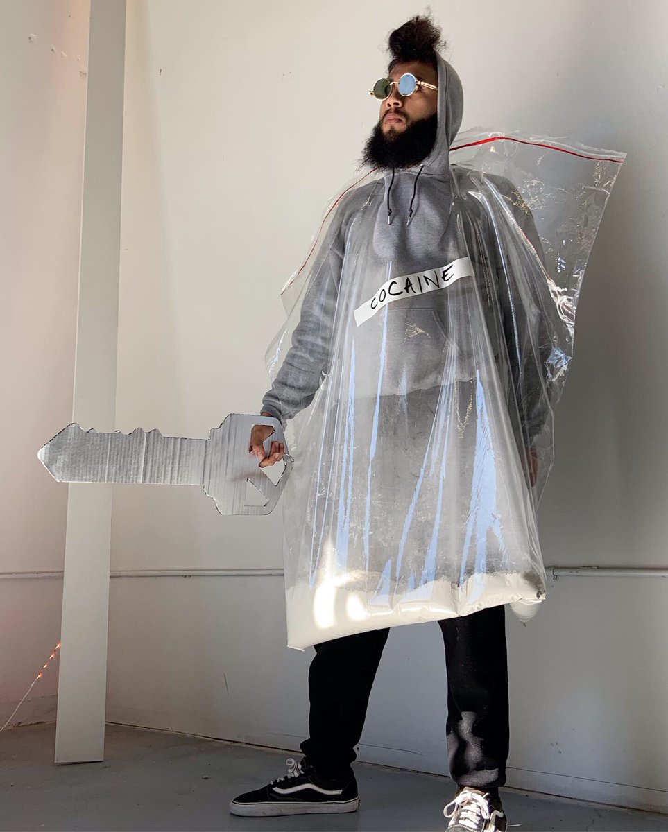 HelloItsDro's tweet image. So... today I won a $200 Halloween costume at work 😂👻 happy Halloween crackers