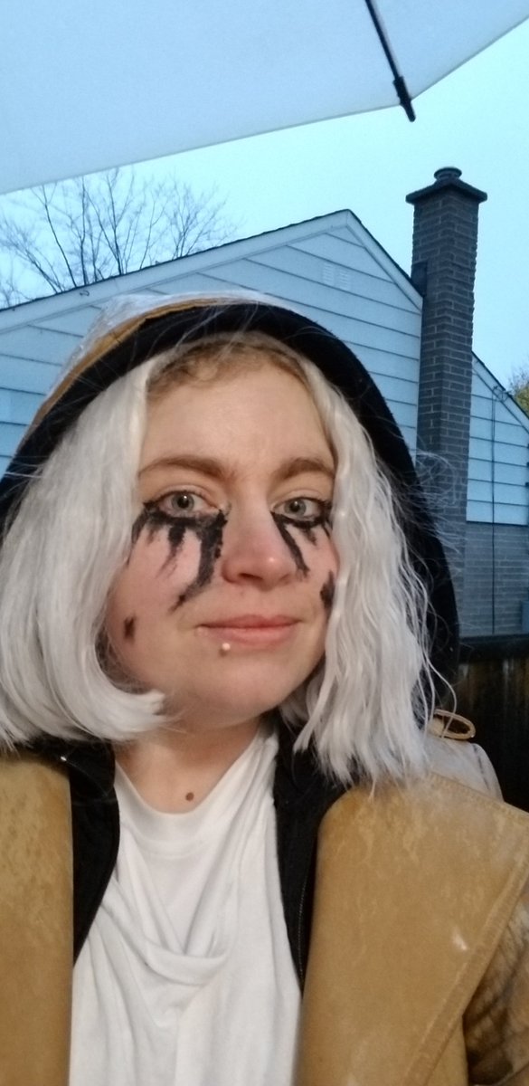 LoathingPlum's tweet photo. Pollution hitting the streets for a bit of trick or treating #goodomenscosplay #BigSpookyFan https://t.co/89NEIAW2ml