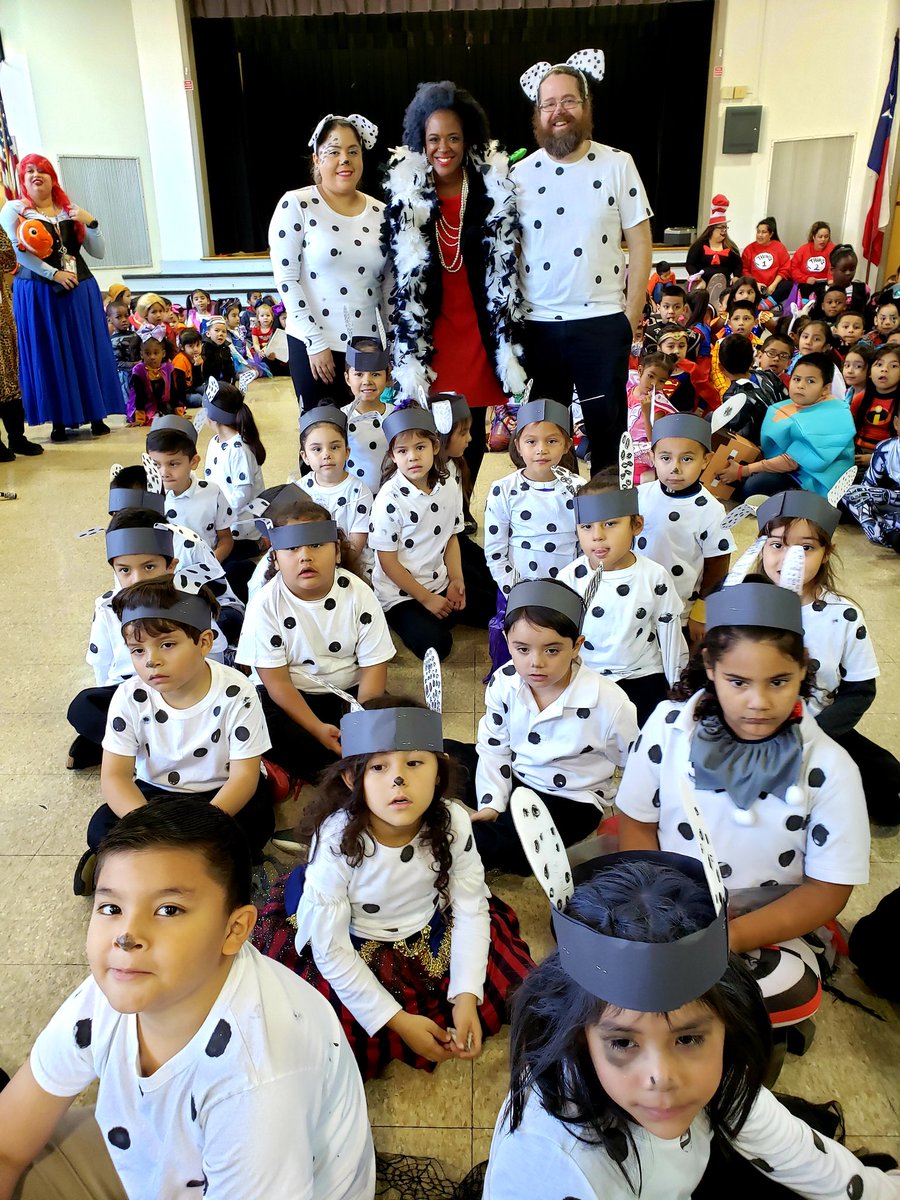 JeffersonES2's tweet photo. Characters come alive at Jefferson!! Can you tell that we take our annual costume contest VERY SERIOUSLY?! #JeffersonProud https://t.co/rQWHbtrFNE