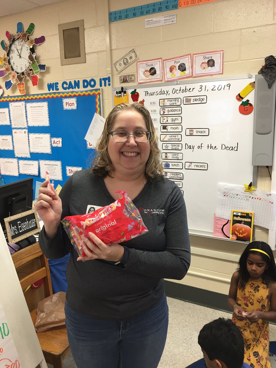 JulieEisenhaue4's tweet image. Smarties from Ms Helene and Mathnasium - thank you for helping us and for the treat!