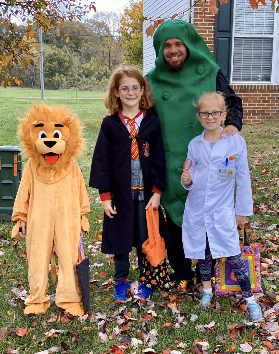 iSocialFanz's tweet photo. Told the girls I was tired of being a fun character.
This year I was going to be the most nasty gross horrible thing I could think of....
#halloweencostume #HatePickles https://t.co/6uv0rzPhLJ