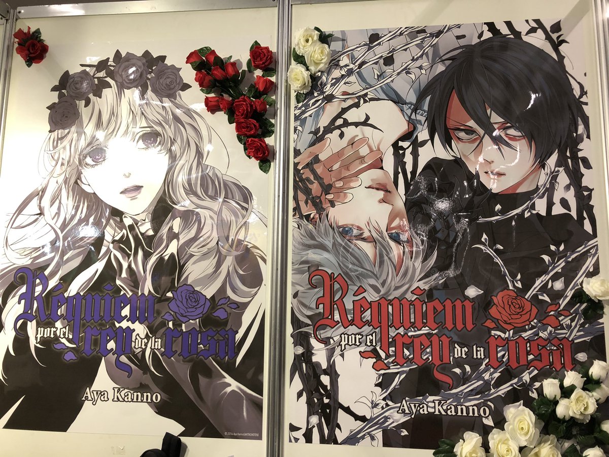 薔薇王の葬列 アニメ化決定 薔薇王のスペイン語版を出版してくださっている Tomodomoさんのブースでは大きなポスターが 赤い薔薇と白い薔薇で装飾されていて素敵です