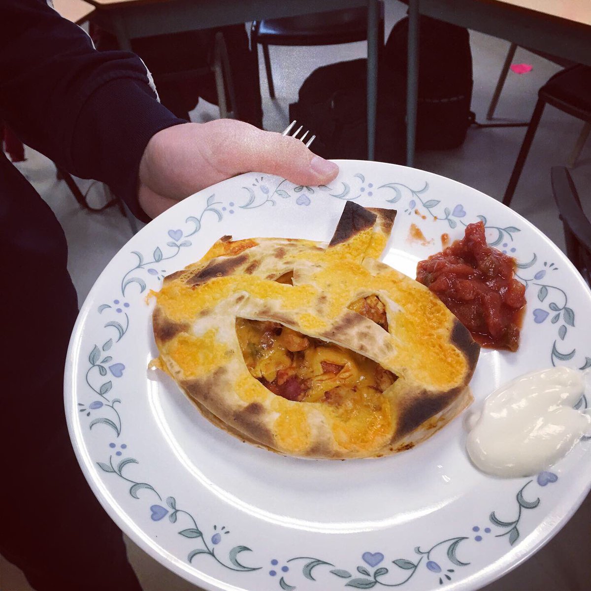 StewardsonHWDSB's tweet photo. 🎃Jack o’Lantern chicken quesadillas in #FoodAndNutrition and #PersonalLifeManagement today!🎃 #HFN2O #HIP4O @Churchill_HWDSB @SWCHumanities https://t.co/4z0tHIuJYm