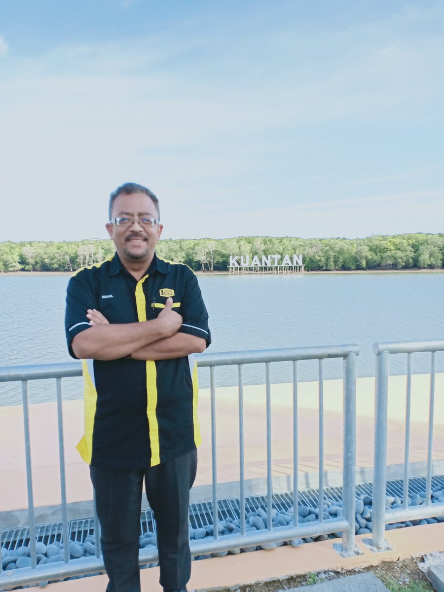 Terima kasih semua kpd staf <a href="/ckepahang/">CKE JKR Pahang</a> atas majlis perpisahan yg diadakan. You all are the best. Moga ukhuwah terjalin berkekalan. Certainly I will miss Pahang. <a href="/JKRElektrik/">Cawangan Kejuruteraan Elektrik Ibu Pejabat</a> <a href="/JKRPAHANG/">JKR PAHANG</a>