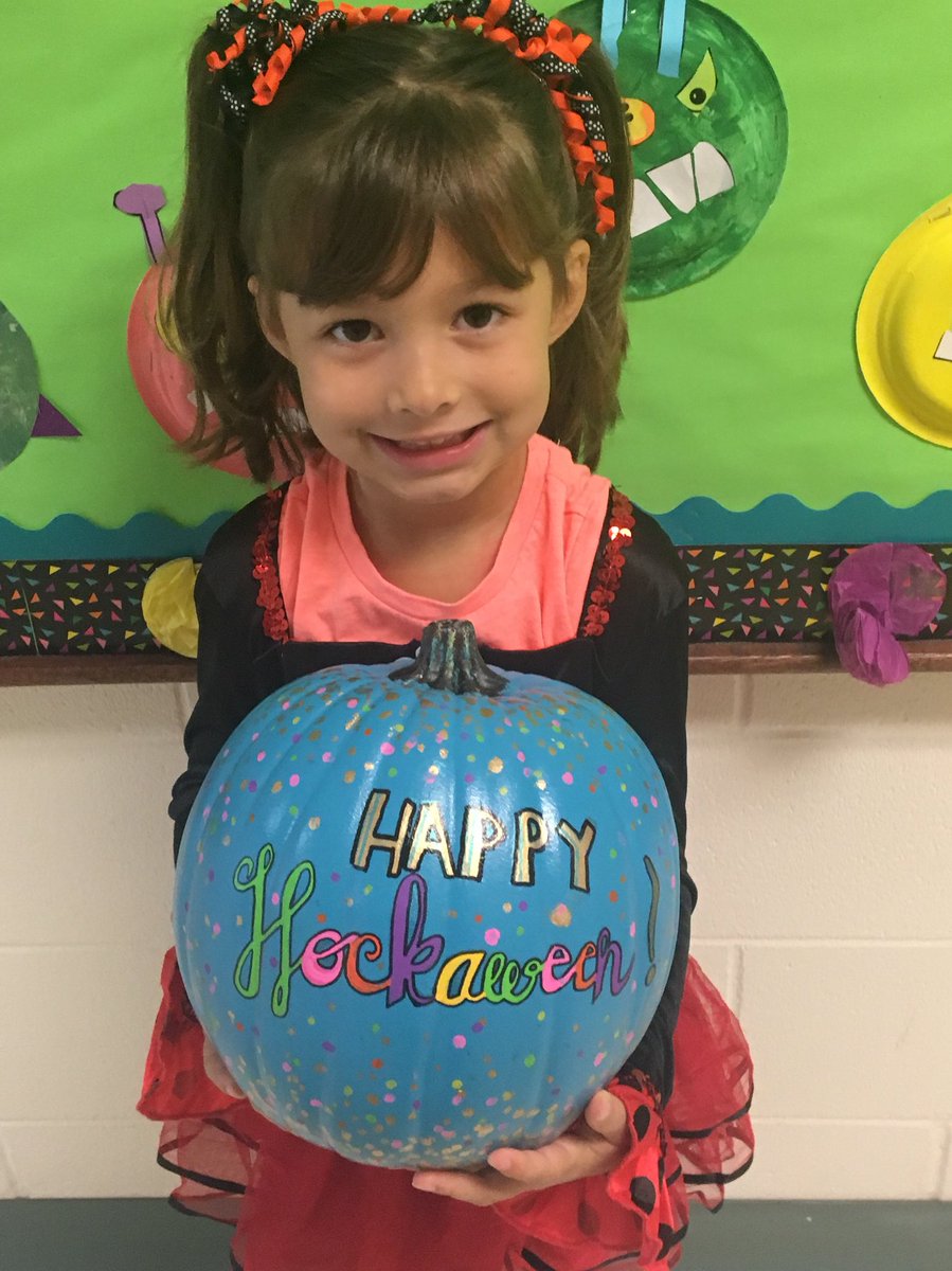 Happy Hockaween from #Hockaclassroom! 🎃 👻 🍭 <a href="/DixonRoadElem/">DixonRoadDragonflies</a> #halloween2019 #allshewrotenotes <a href="/MaghonTaylor/">MaghonTaylor</a>