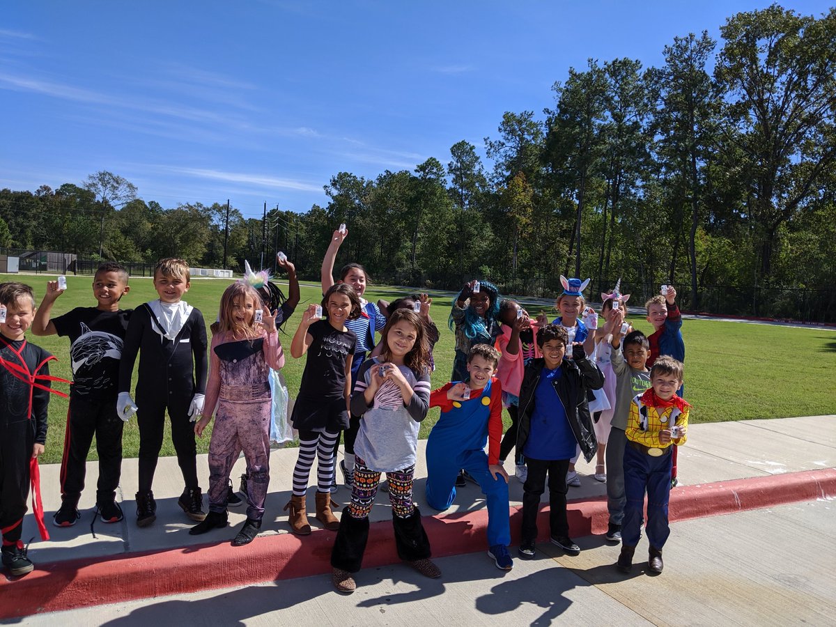 Mrs_Gawel's tweet photo. Reviewing chemical changes with our ghost rockets👻👻👻
#wearegroves #sciencerocks #itsthelittlethings @HumbleISD_GE @boening_groves thanks for sharing your kiddos with me today!!! https://t.co/XymHJIqyMJ