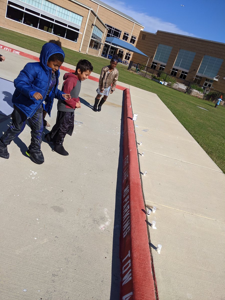 Mrs_Gawel's tweet photo. Reviewing chemical changes with our ghost rockets👻👻👻
#wearegroves #sciencerocks #itsthelittlethings @HumbleISD_GE @boening_groves thanks for sharing your kiddos with me today!!! https://t.co/XymHJIqyMJ