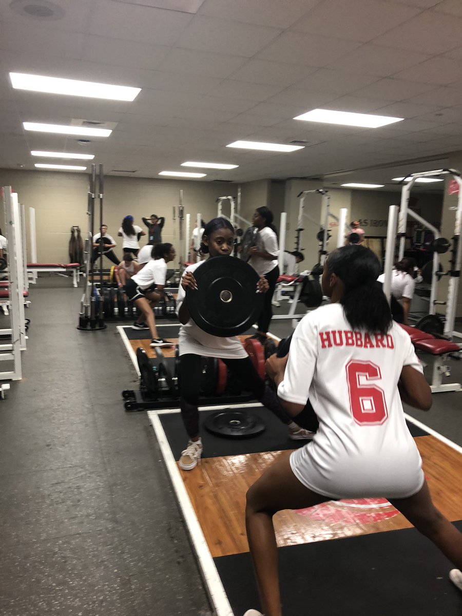CyLakesSoftball's tweet photo. Another day, another chance to grind and get stronger! #PuttinInWork #Grit&Grind #MakinGains #SpartanPride #LakesSoftball 🥎💪 https://t.co/RrpSkwTV74