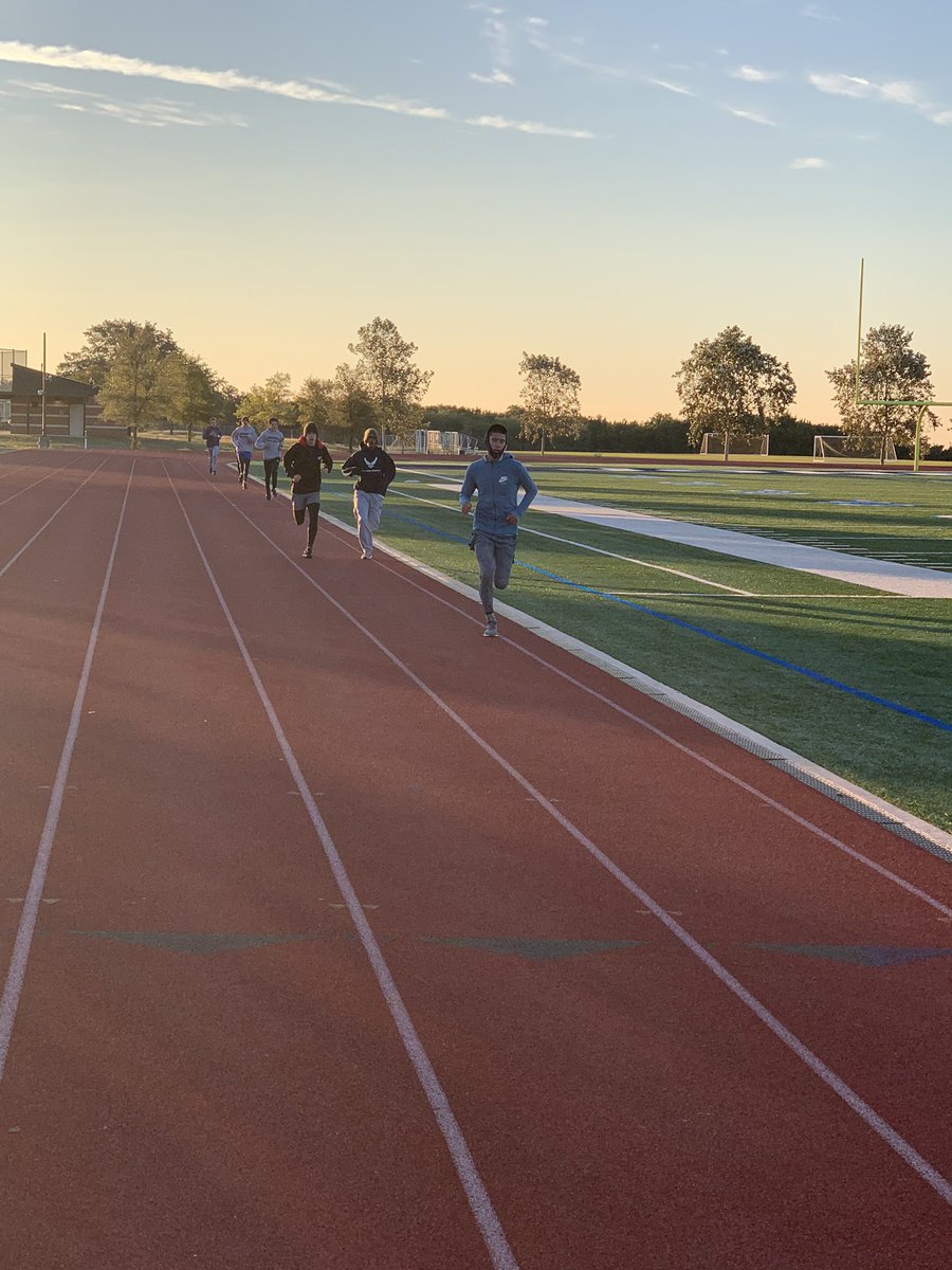 ctjohnsonXC's tweet photo. Getting State workouts in this morning 💙🐆🏃🏼♀️🏃🏼♂️#ontostate #johnsonxc ##GoJags https://t.co/XvyRb0AB2k