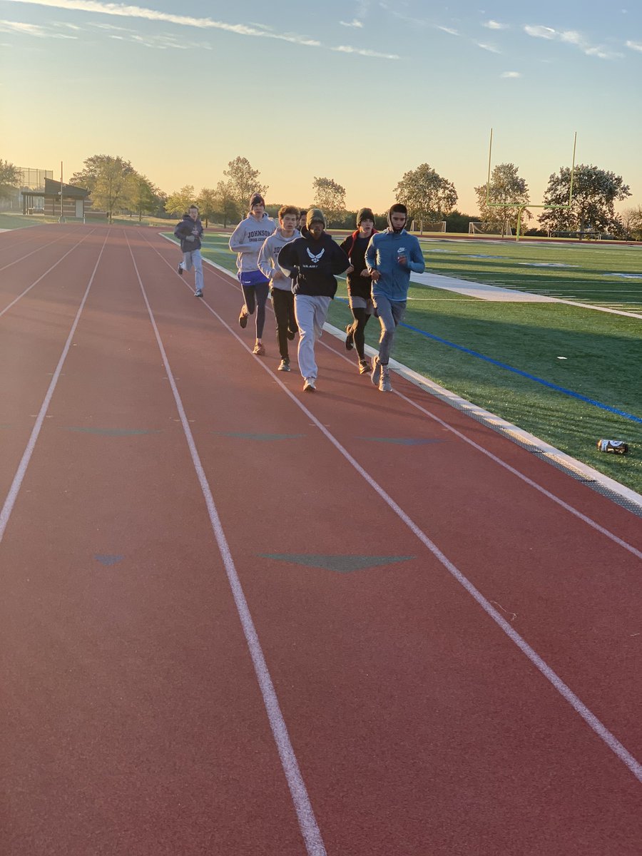 ctjohnsonXC's tweet photo. Getting State workouts in this morning 💙🐆🏃🏼♀️🏃🏼♂️#ontostate #johnsonxc ##GoJags https://t.co/XvyRb0AB2k