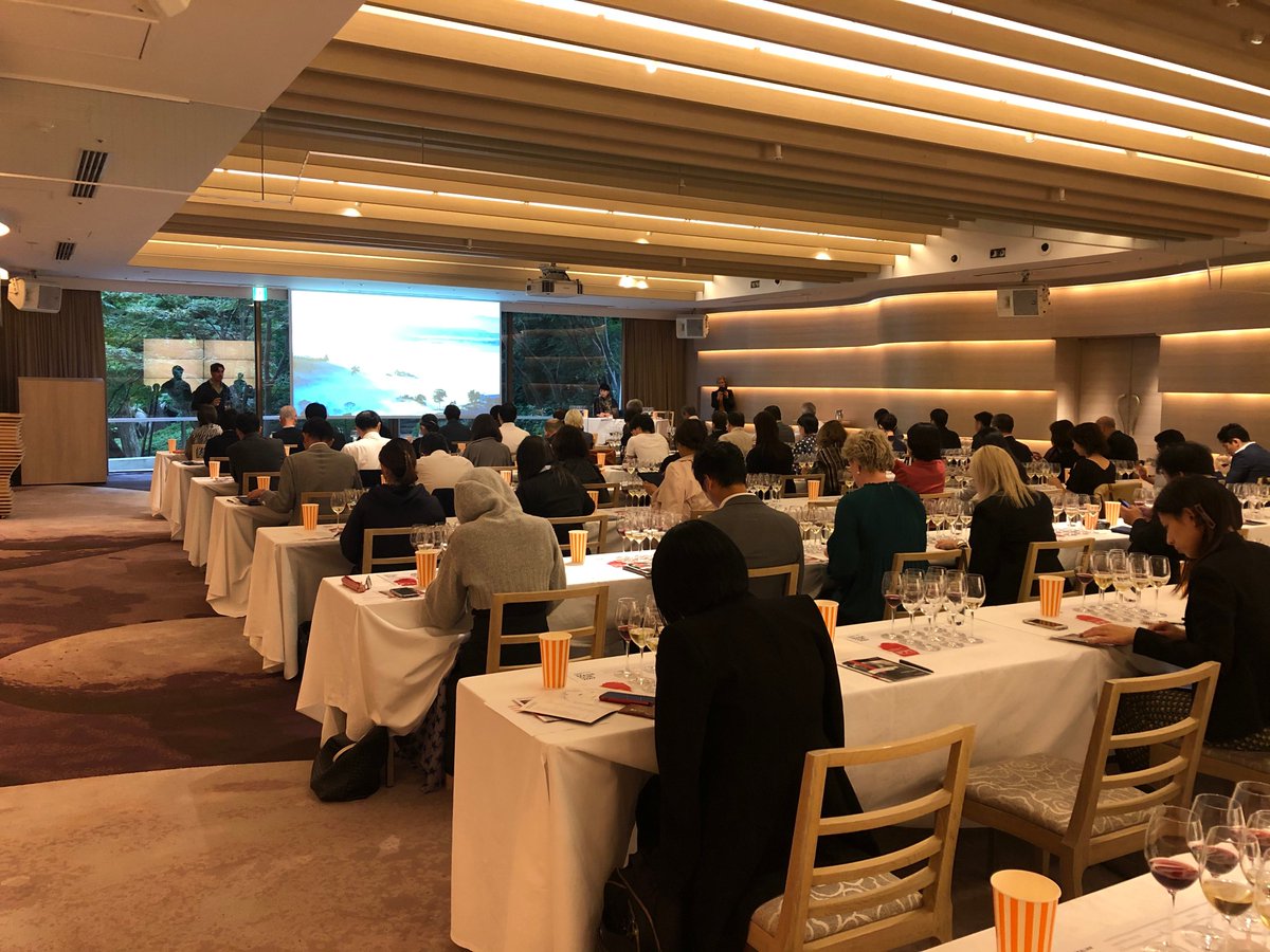 wine_australia's tweet photo. Last week, wine trade across Tokyo and Seoul jumped at the opportunity to discover more about Australian wine in the shape of masterclasses led by Ned Goodwin MW and demonstrations of Australian Wine Discovered education modules, now available in Japanese and Korean. #aussiewine https://t.co/4EcC7ev7UX