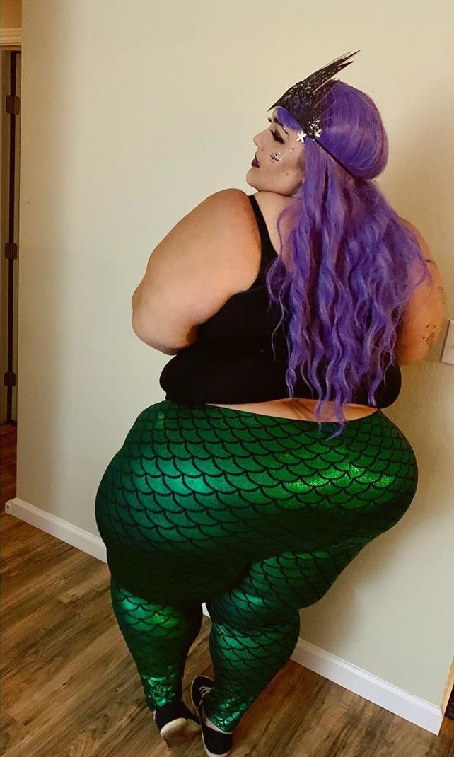 Catfishphatty's tweet photo. Happy 🎃 Halloween. Mommy wants all the treats and more. Stuff my belly.
#Ssbbw #feedee #weightgain #catfishfindom https://t.co/IMixx63ZIM