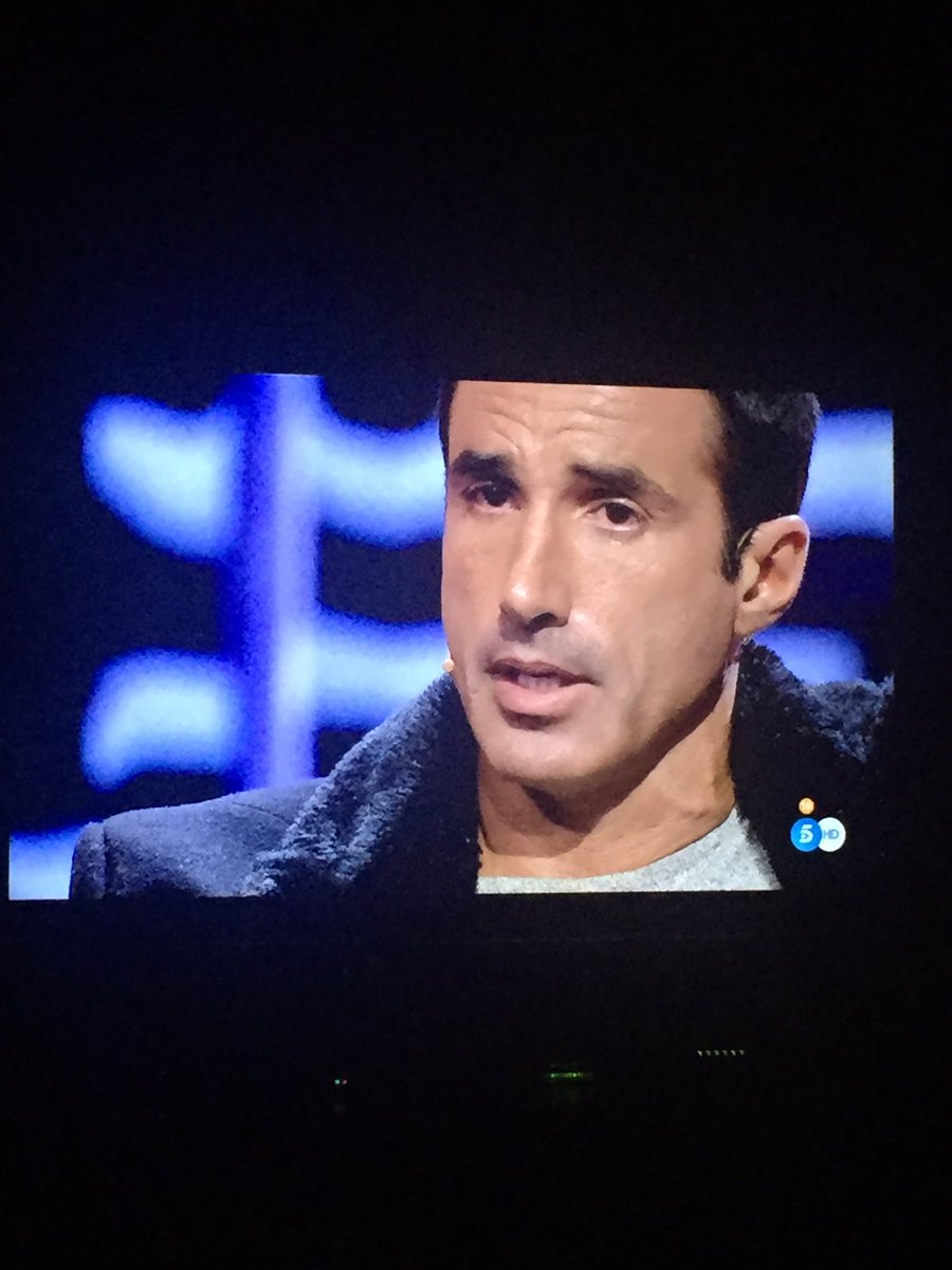 Carminadas's tweet image. Yo no puedo ver a un hombre así, hundido. 
Mi madre siempre ha dicho que tocan a 7 y una coja, ya te diré donde vivo!!! 😎😎 #GHVIP310